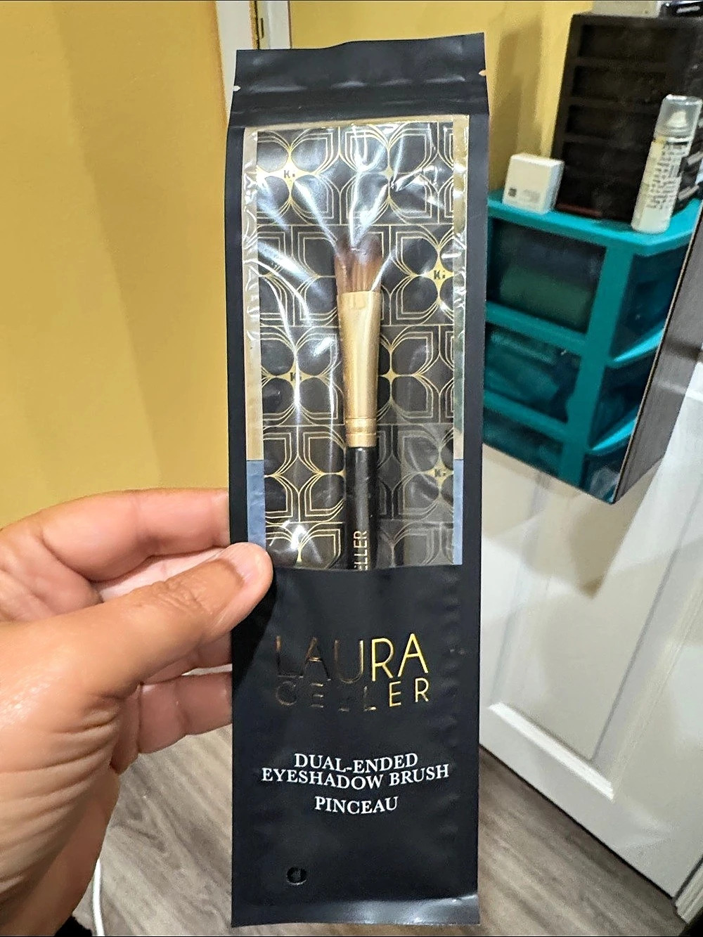 Laura Geller Dual-Ended Eyeshadow Brush Makeup Tool BN in cover
